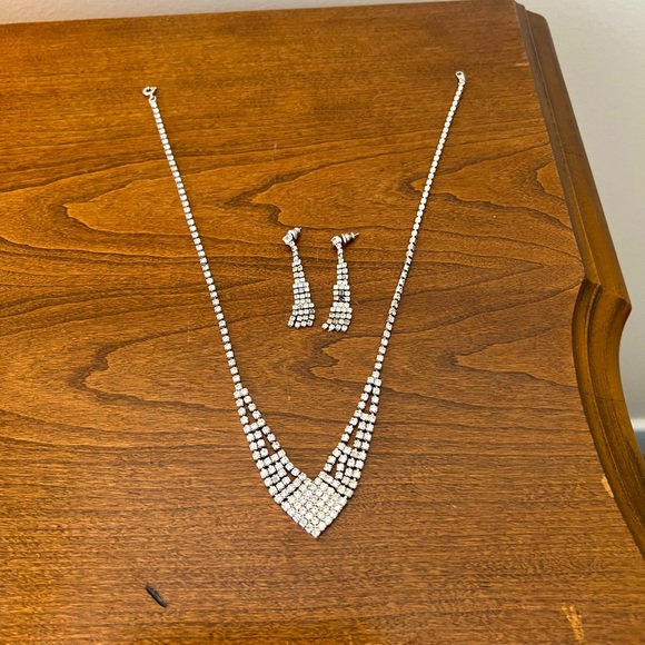 Rhinestone earrings and necklace - Picture 1 of 1